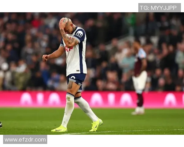 英超赛场上理查利森梅开二度助球队夺得关键胜利