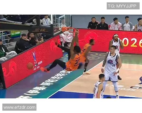 赵继克里斯多夫-奥贝克帕蝉联最佳防守球员称霸篮下让对手绝望 赵继克里斯多夫-奥贝克帕蝉联最佳防守球员称霸篮下让对手绝望